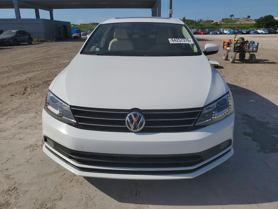 64257376 :رقم المزاد ، 3VWL07AJ5GM261724 vin ، 2016 Volkswagen Jetta مزاد بيع