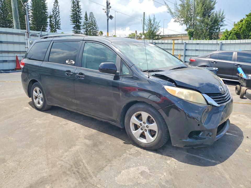Продажа на аукционе авто 2014 Toyota Sienna, vin: 5TDKK3DC3ES473999, номер лота: 63713216