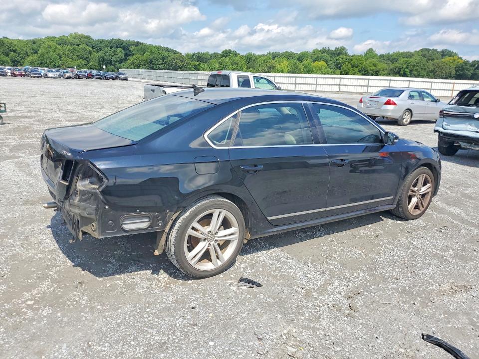 63179066 :رقم المزاد ، 1VWBS7A38FC031053 vin ، 2015 Volkswagen Passat مزاد بيع