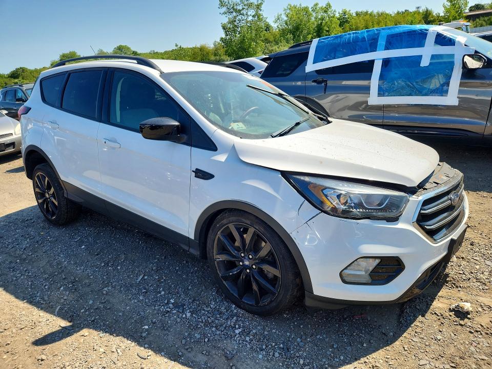 Продажа на аукционе авто 2019 Ford Escape, vin: 1FMCU9GD0KUB66895, номер лота: 64752366