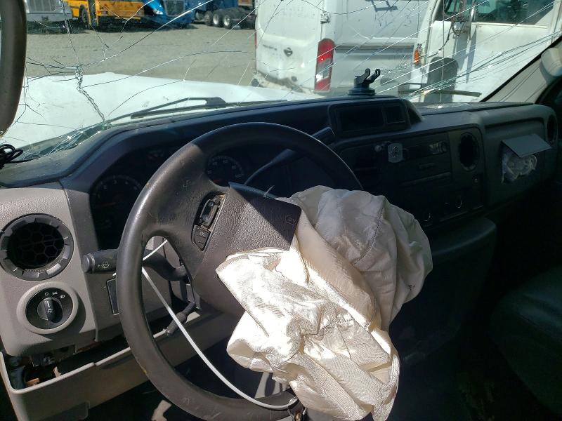 64627186 :رقم المزاد ، 1FDXE4FS8KDC42459 vin ، 2019 Ford Econoline مزاد بيع