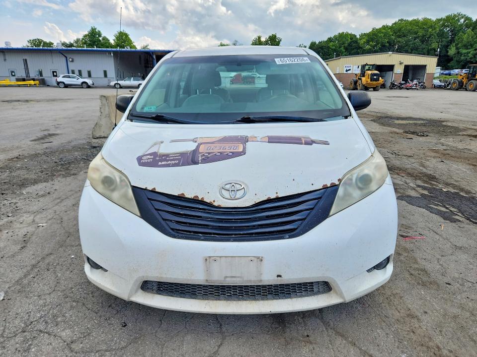 65162206 :رقم المزاد ، 5TDZK3DC0ES409580 vin ، 2014 Toyota Sienna مزاد بيع