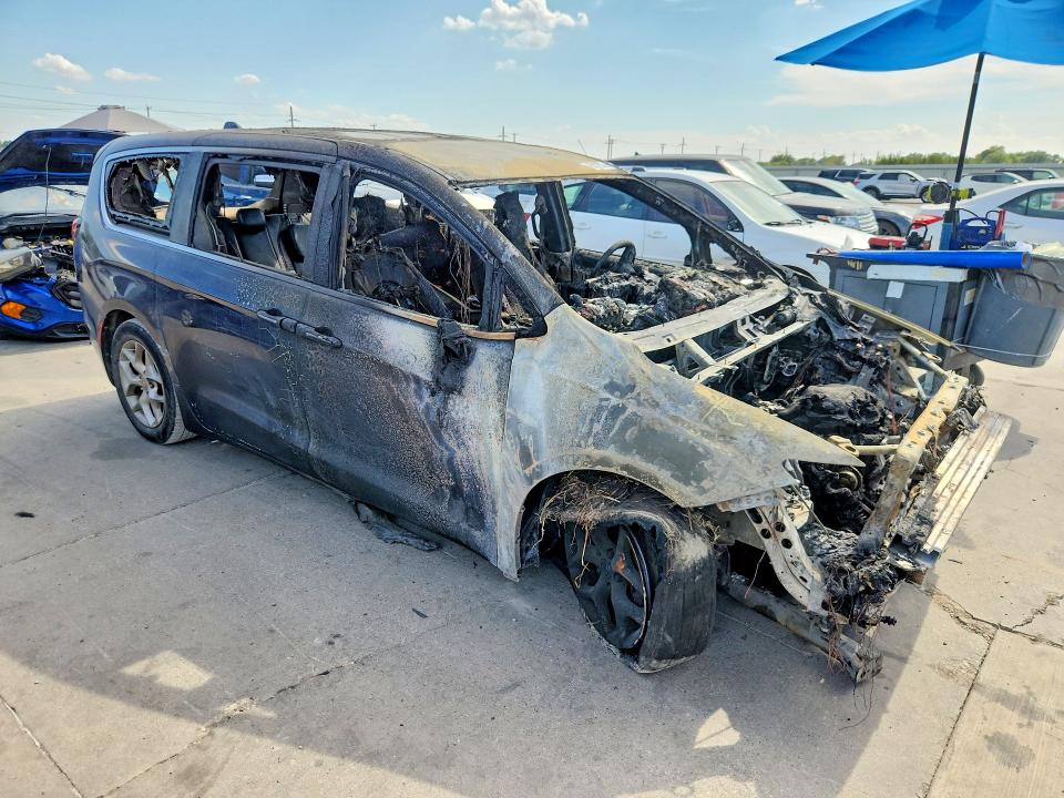 Продажа на аукционе авто 2018 Chrysler Pacifica, vin: 2C4RC1FG3JR270906, номер лота: 66402376