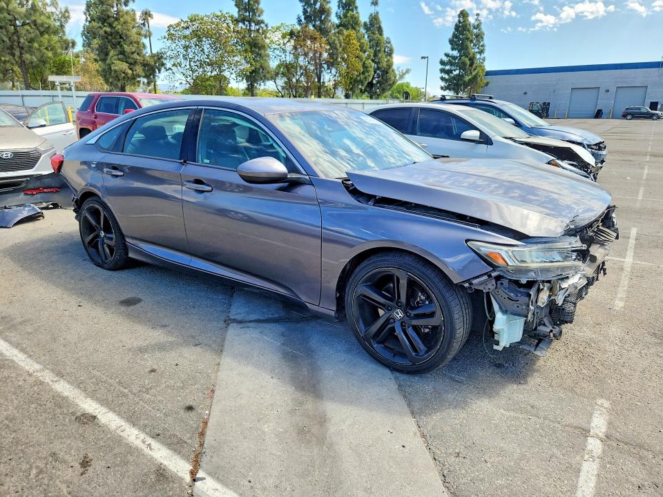 65051356 :رقم المزاد ، 1HGCV1F3XJA135246 vin ، 2018 Honda Accord مزاد بيع