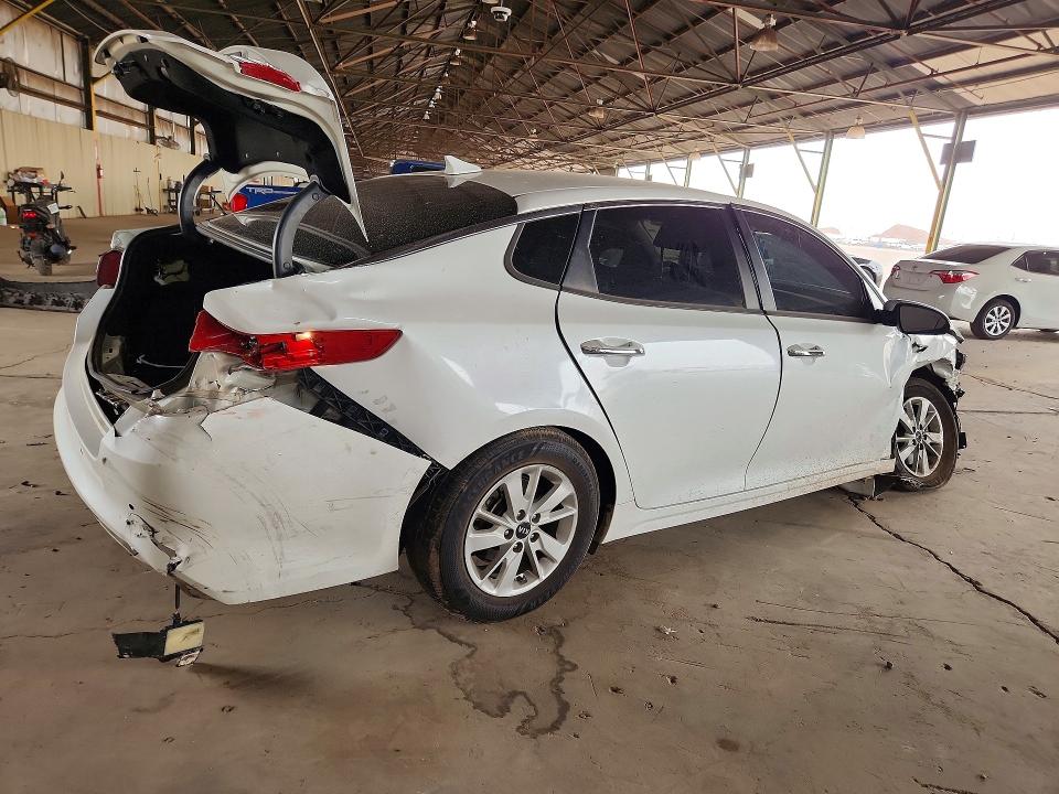 2018 Kia Optima მანქანა იყიდება აუქციონზე, vin: KNAGT4L37J5205402, აუქციონის ნომერი: 63808716