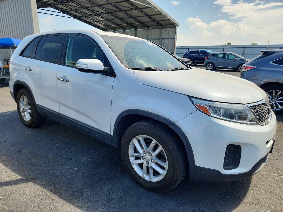 61452356 :رقم المزاد ، 5XYKT3A60FG588053 vin ، 2015 Kia Sorento مزاد بيع