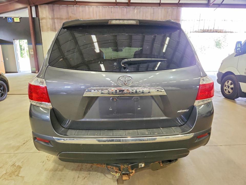 2013 Toyota Highlander მანქანა იყიდება აუქციონზე, vin: 5TDBK3EH7DS229815, აუქციონის ნომერი: 64983986