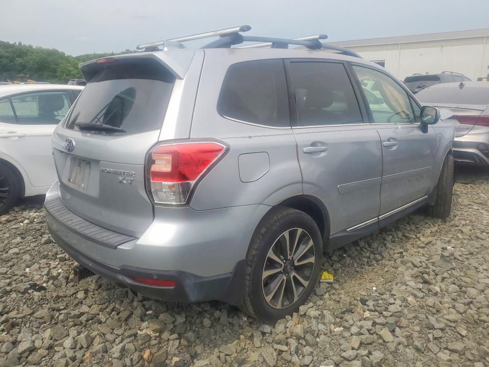 64214016 :رقم المزاد ، JF2SJGWC6HH451514 vin ، 2017 Subaru Forester مزاد بيع