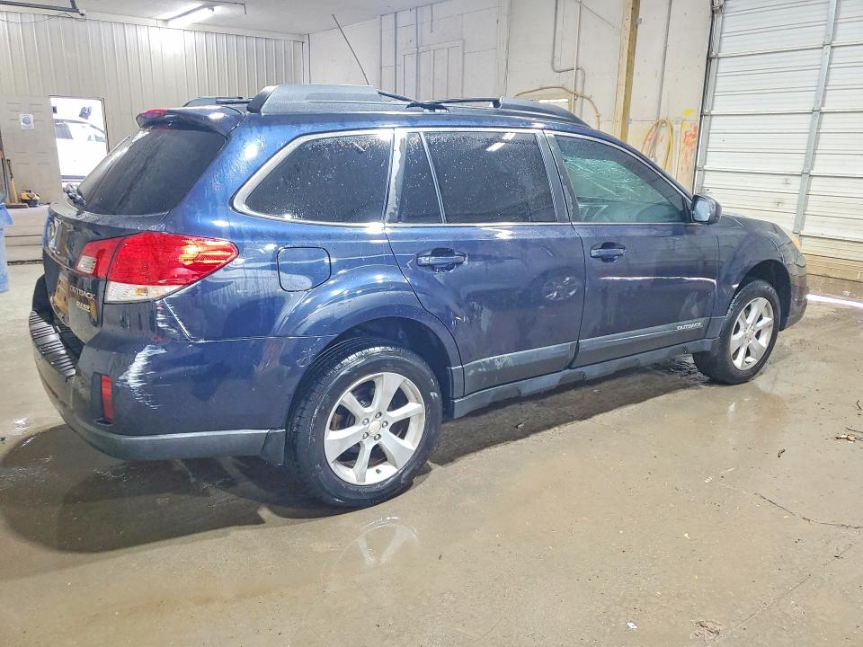 64796116 :رقم المزاد ، 4S4BRBCC6D3277073 vin ، 2013 Subaru Outback مزاد بيع