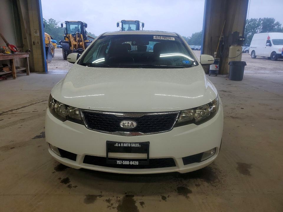 2011 Kia Forte5 მანქანა იყიდება აუქციონზე, vin: KNAFW5A33B5408817, აუქციონის ნომერი: 62819026