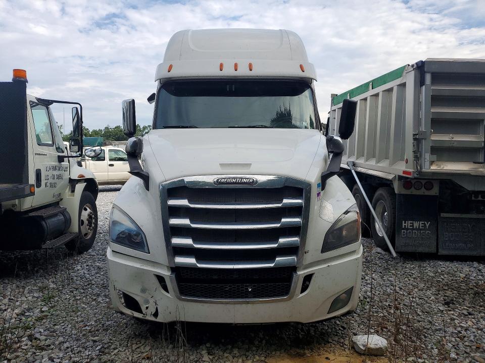 2018 Freightliner Cascadia 126 მანქანა იყიდება აუქციონზე, vin: 3AKJHHDR1JSJZ5673, აუქციონის ნომერი: 63556546