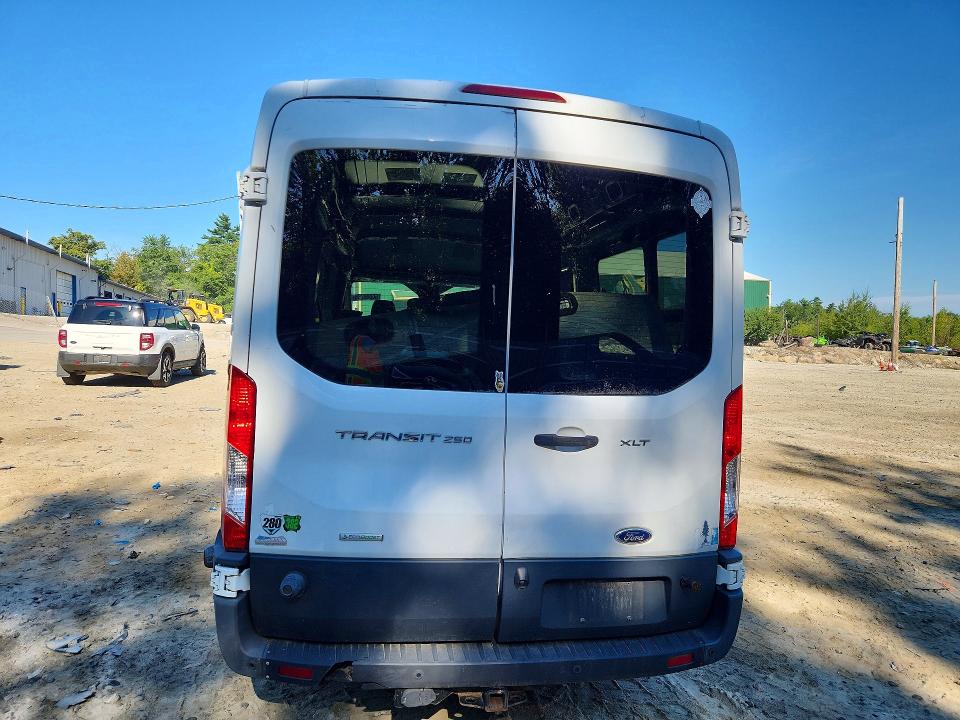 66008736 :رقم المزاد ، 1FBAX2CM6HKA61870 vin ، 2017 Ford Transit مزاد بيع