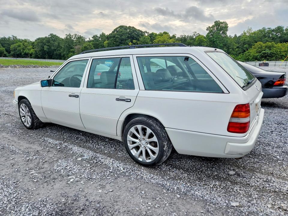 1995 Mercedes-benz E მანქანა იყიდება აუქციონზე, vin: WDBEA92E3SF303126, აუქციონის ნომერი: 64038446
