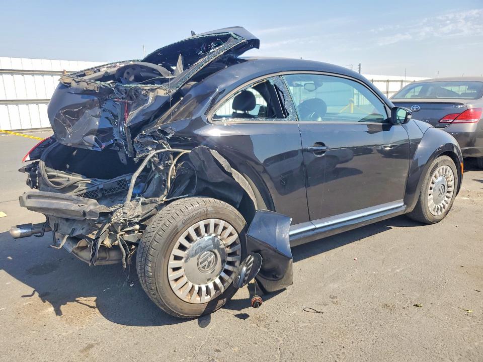 64121256 :رقم المزاد ، 3VWJ17AT1GM626261 vin ، 2016 Volkswagen Beetle مزاد بيع