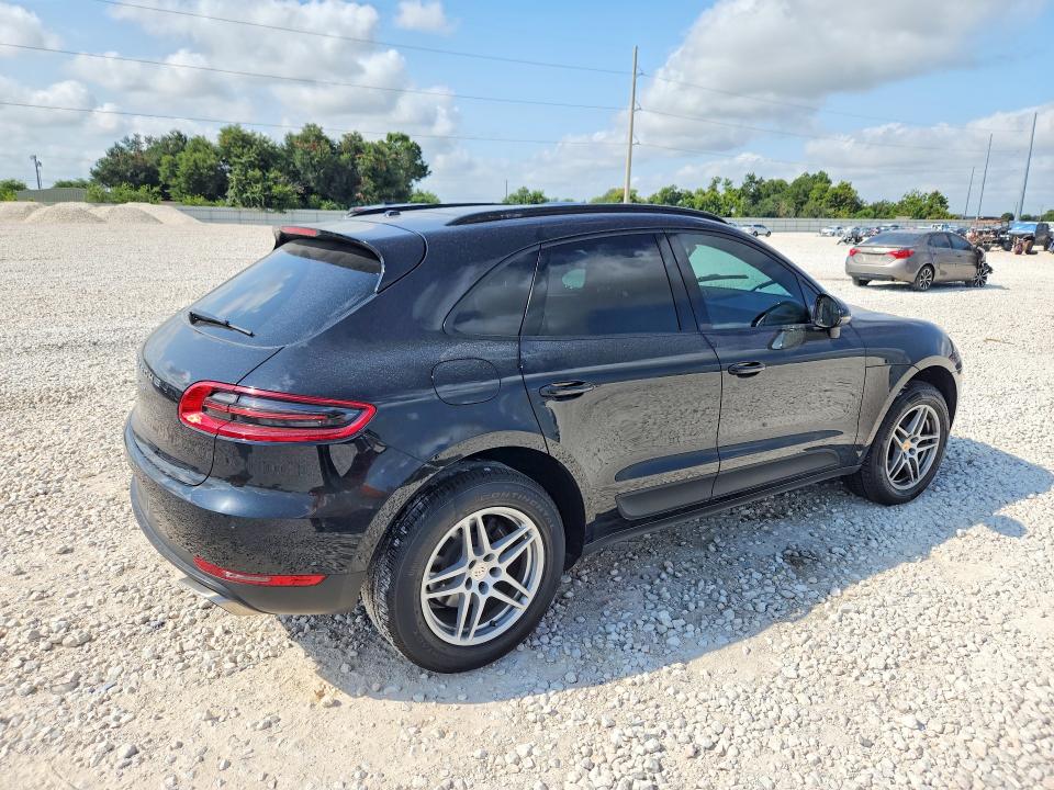 63745326 :رقم المزاد ، WP1AA2A5XHLB00591 vin ، 2017 Porsche Macan مزاد بيع