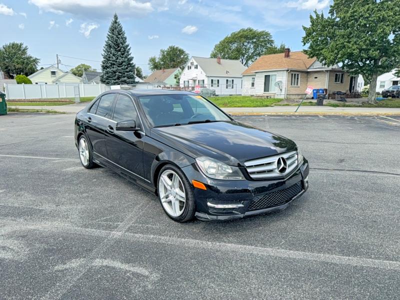 Продаж на аукціоні авто 2013 Mercedes-benz C, vin: WDDGF8AB9DR283579, номер лоту: 64975366