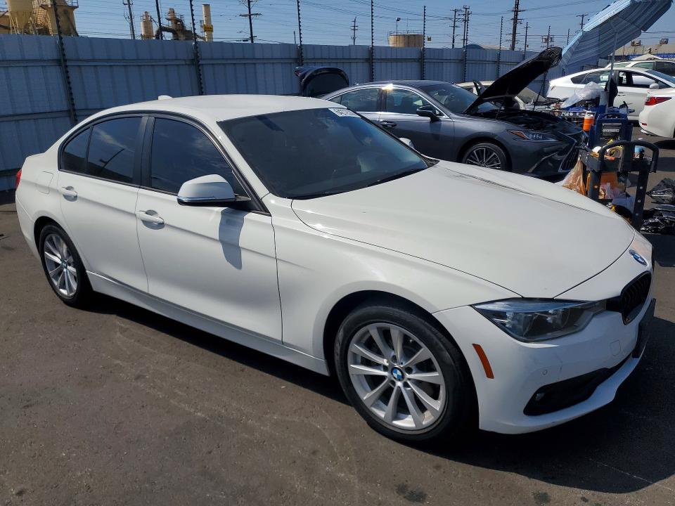 64272536 :رقم المزاد ، WBA8A9C50JAH14105 vin ، 2018 Bmw 320 مزاد بيع