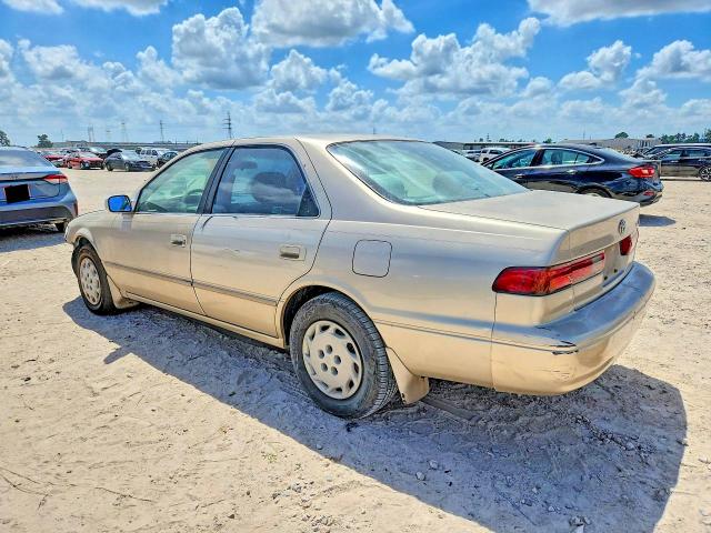 65388946 :رقم المزاد ، JT2BG22K8W0168856 vin ، 1998 Toyota Camry مزاد بيع