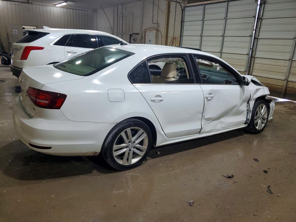 65305076 :رقم المزاد ، 3VWL17AJ2HM410413 vin ، 2017 Volkswagen Jetta مزاد بيع