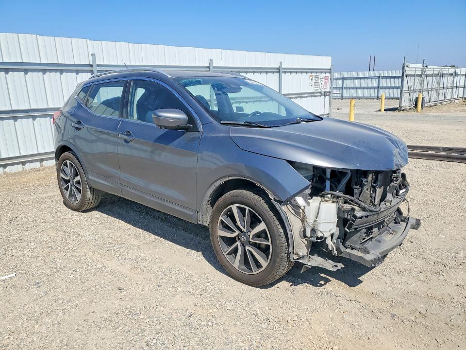 64466116 :رقم المزاد ، JN1BJ1CP8JW182200 vin ، 2018 Nissan Rogue Sport مزاد بيع