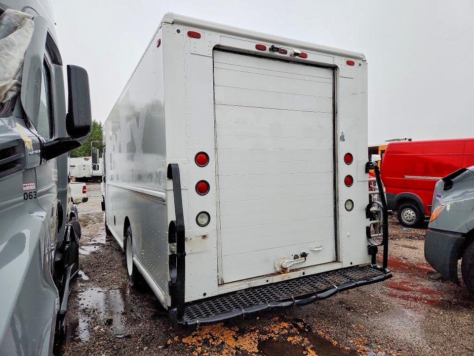 64240786 :رقم المزاد ، 4UZAARDUX8CZ59544 vin ، 2008 Freightliner Chassis مزاد بيع