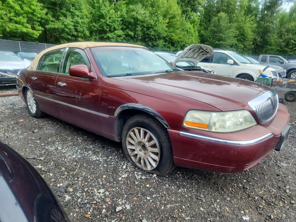 2003 Lincoln Town Car მანქანა იყიდება აუქციონზე, vin: 1LNHM82W63Y687204, აუქციონის ნომერი: 63492816