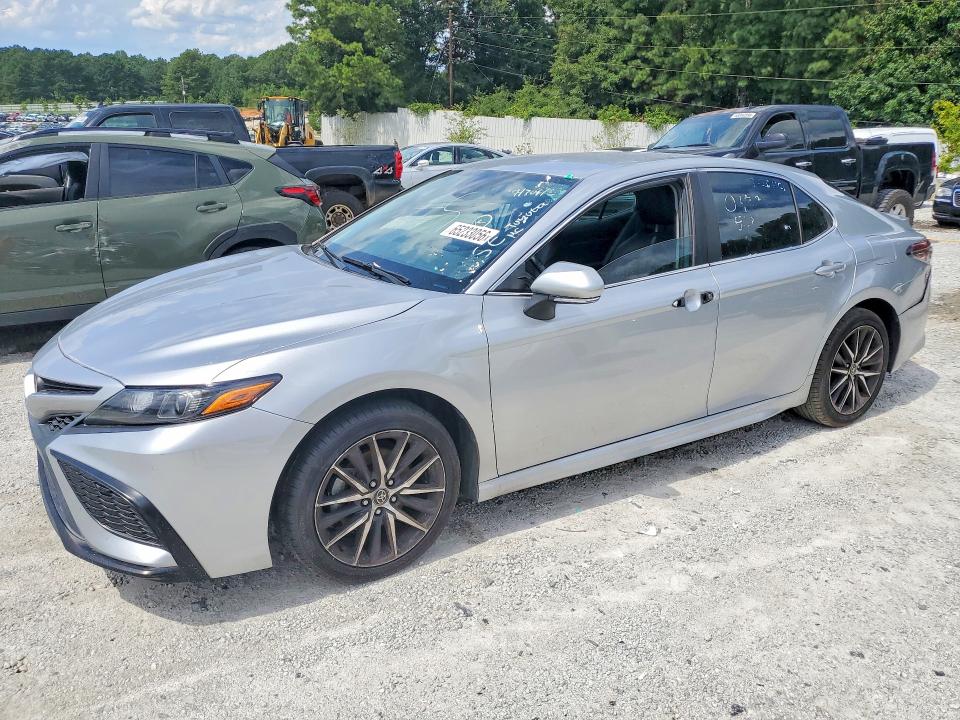 65233056 :رقم المزاد ، 4T1G11AK9NU713041 vin ، 2022 Toyota Camry مزاد بيع