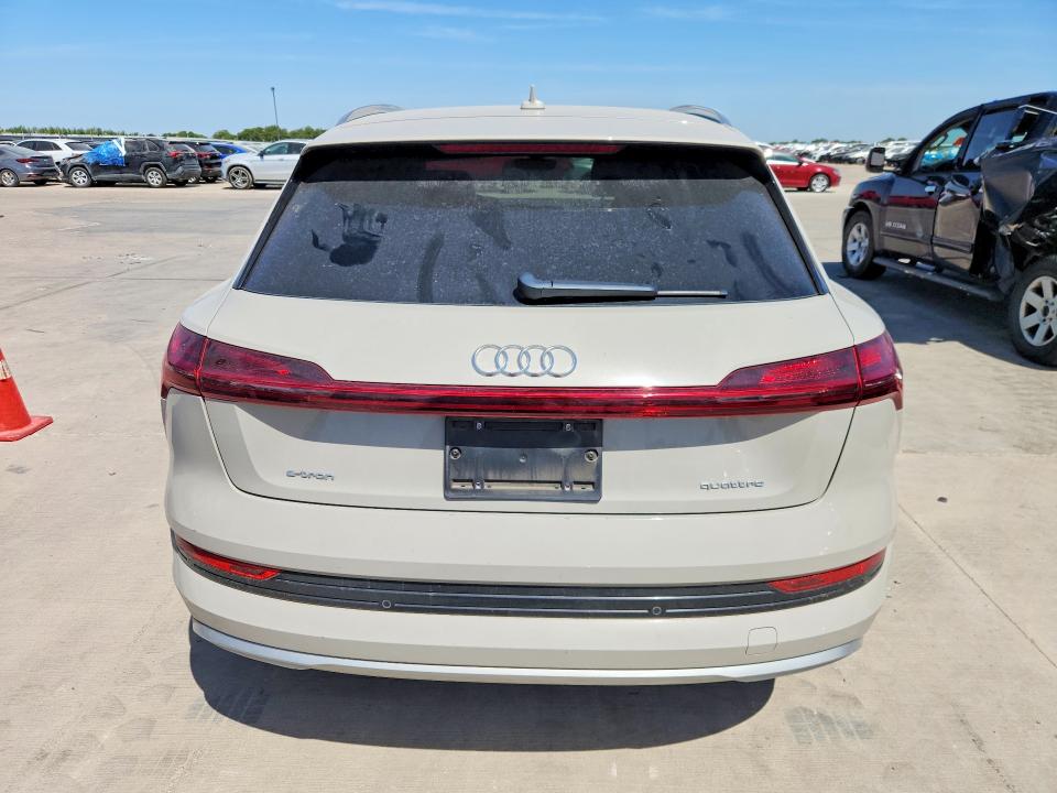 2022 Audi E-tron მანქანა იყიდება აუქციონზე, vin: WA1AAAGEXNB023932, აუქციონის ნომერი: 63552956