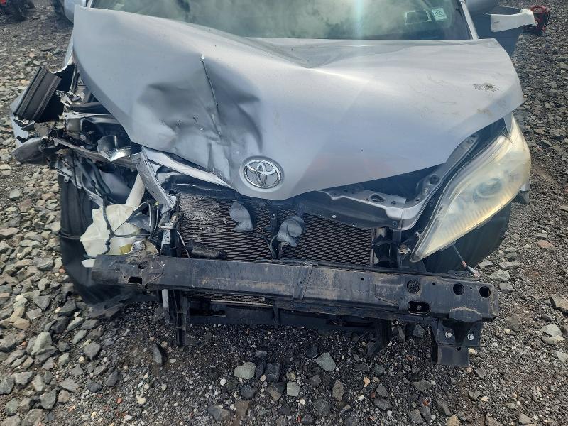 63797236 :رقم المزاد ، 5TDKK3DC3FS581251 vin ، 2015 Toyota Sienna مزاد بيع