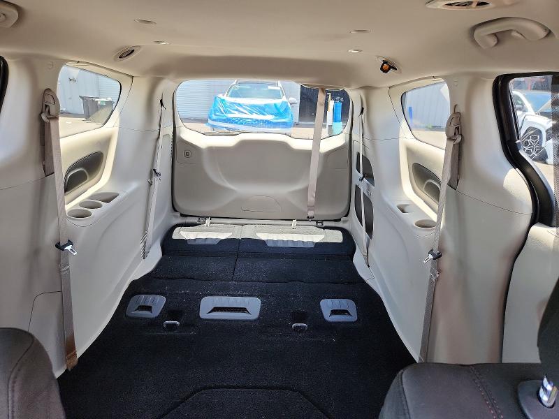 64596226 :رقم المزاد ، 2C4RC1FG1JR107008 vin ، 2018 Chrysler Pacifica مزاد بيع