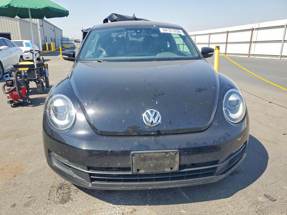 64121256 :رقم المزاد ، 3VWJ17AT1GM626261 vin ، 2016 Volkswagen Beetle مزاد بيع