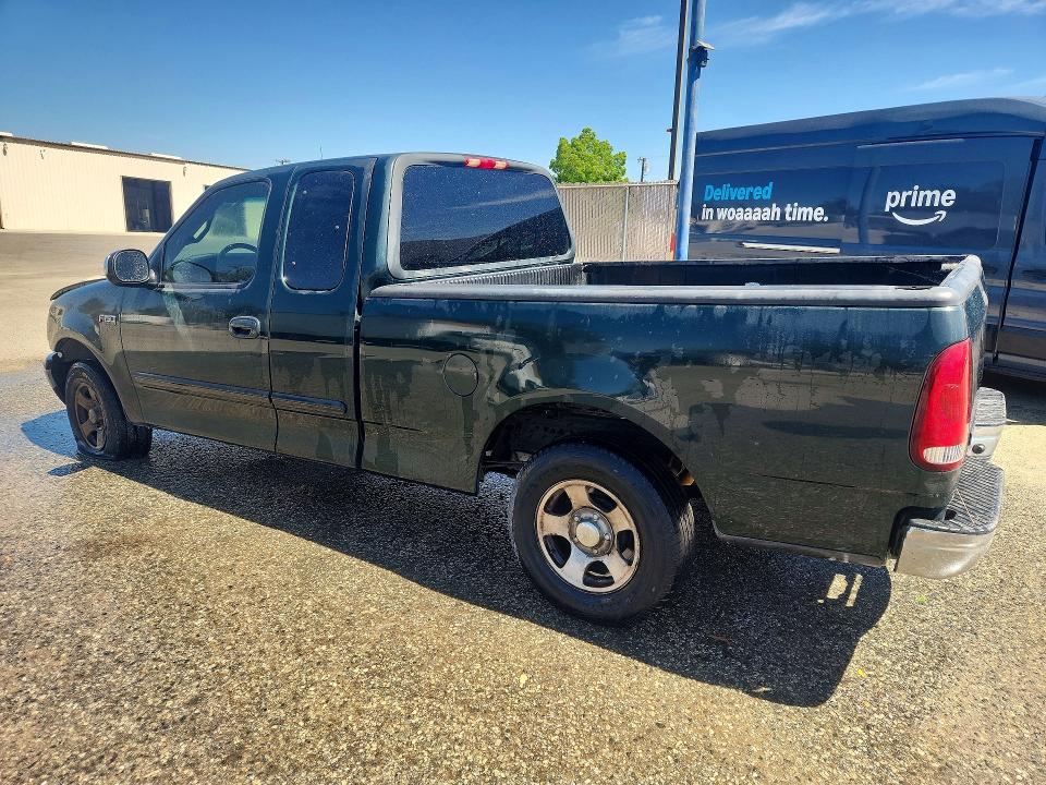 62610196 :رقم المزاد ، 1FTRX172X2NA11528 vin ، 2002 Ford F150 مزاد بيع