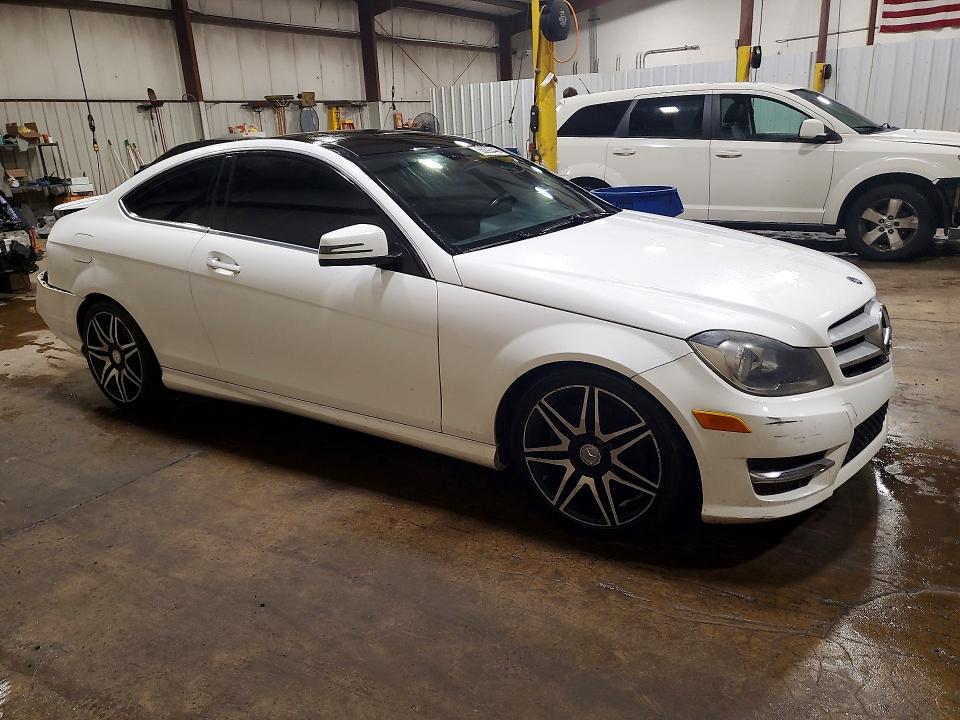 Продажа на аукционе авто 2013 Mercedes-benz C, vin: WDDGJ8JBXDG013576, номер лота: 65898446