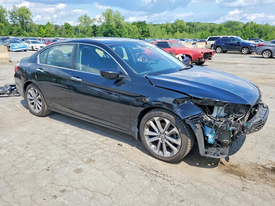 65191676 :رقم المزاد ، 1HGCR2E52FA117473 vin ، 2015 Honda Accord مزاد بيع