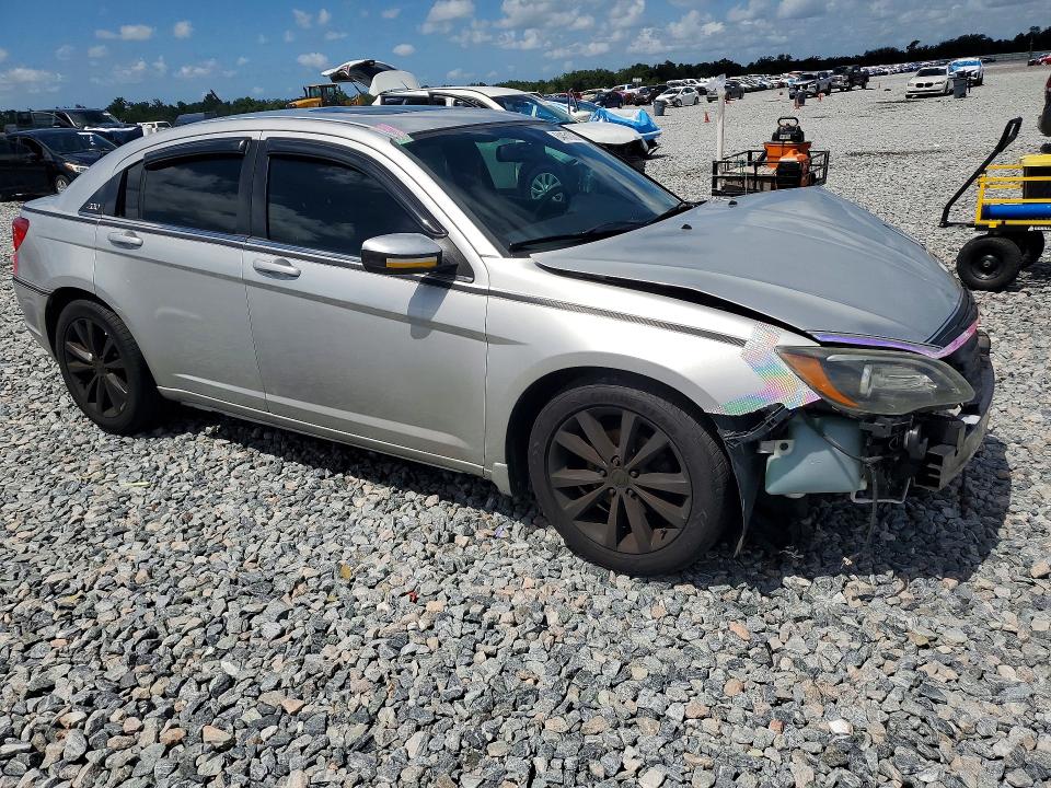 64451636 :رقم المزاد ، 1C3CCBCG4DN706488 vin ، 2013 Chrysler 200 مزاد بيع