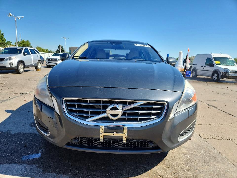 2013 Volvo S60 მანქანა იყიდება აუქციონზე, vin: YV1612FH1D2202463, აუქციონის ნომერი: 66359216