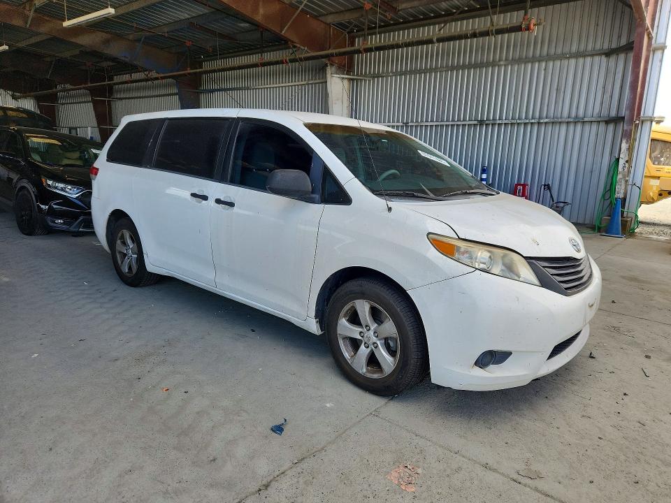Aukcja sprzedaży 2012 Toyota Sienna, vin: 5TDKA3DC1CS015877, numer aukcji: 65941486