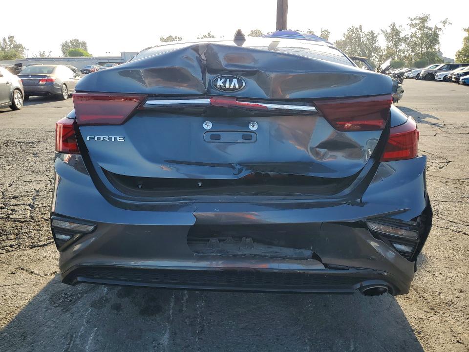 63821166 :رقم المزاد ، 3KPF24AD3ME407773 vin ، 2021 Kia Forte مزاد بيع