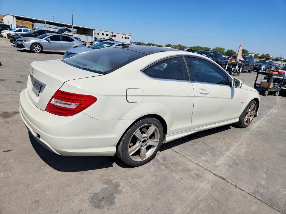 2012 Mercedes-benz C მანქანა იყიდება აუქციონზე, vin: WDDGJ4HB1CF752757, აუქციონის ნომერი: 64916006