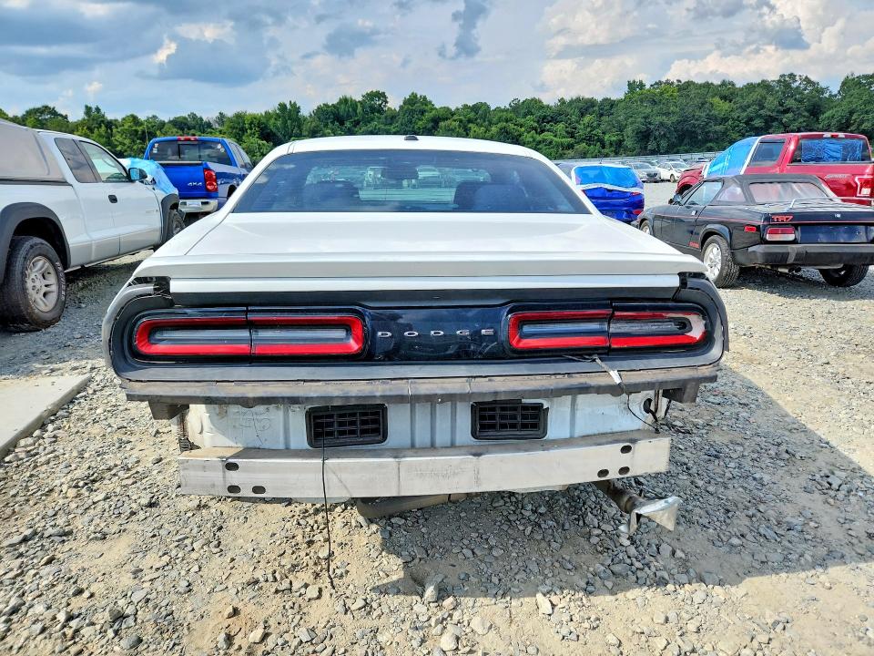 63828466 :رقم المزاد ، 2C3CDZAT3FH702305 vin ، 2015 Dodge Challenger مزاد بيع