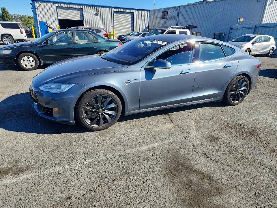 65501856 :رقم المزاد ، 5YJSA1CN4DFP05930 vin ، 2013 Tesla Model S مزاد بيع