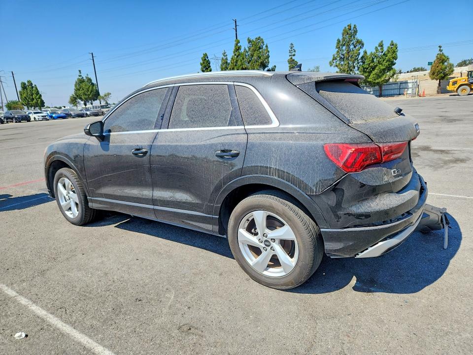 65496826 :رقم المزاد ، WA1AUCF3XM1132169 vin ، 2021 Audi Q3 مزاد بيع