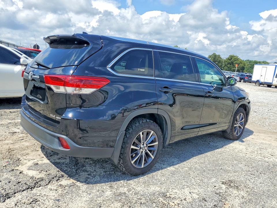 2018 Toyota Highlander მანქანა იყიდება აუქციონზე, vin: 5TDJZRFH7JS531609, აუქციონის ნომერი: 63852386