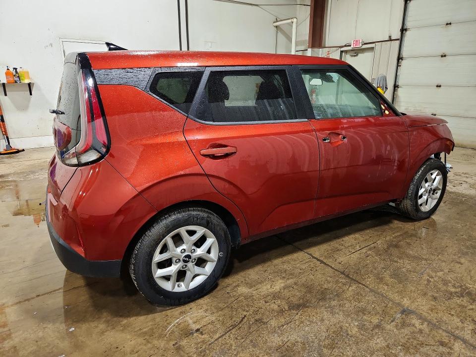 64139956 :رقم المزاد ، KNDJ23AU9P7869182 vin ، 2023 Kia Soul مزاد بيع