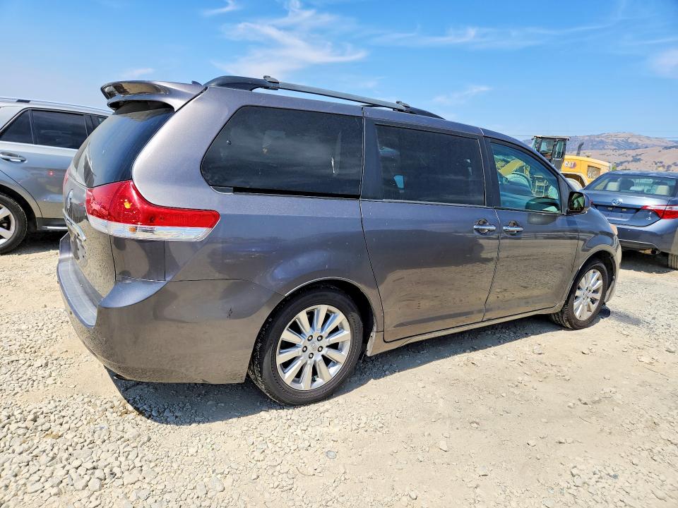 2011 Toyota Sienna მანქანა იყიდება აუქციონზე, vin: 5TDDK3DCXBS022895, აუქციონის ნომერი: 64154366
