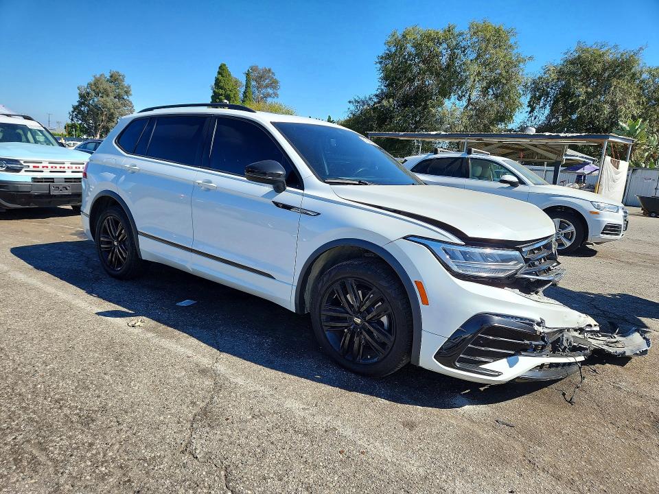 67369836 :رقم المزاد ، 3VVCB7AX5NM131393 vin ، 2022 Volkswagen Tiguan مزاد بيع