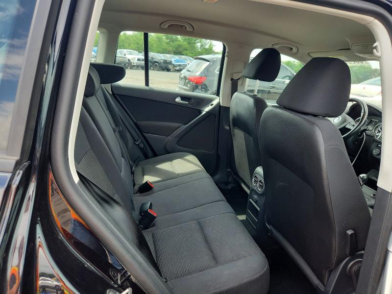 63297886 :رقم المزاد ، WVGBV7AX8HK047013 vin ، 2017 Volkswagen Tiguan مزاد بيع
