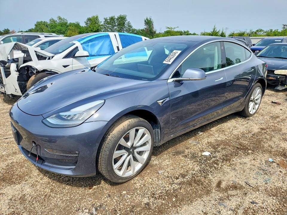 64403646 :رقم المزاد ، 5YJ3E1EB1JF087179 vin ، 2018 Tesla Model 3 مزاد بيع