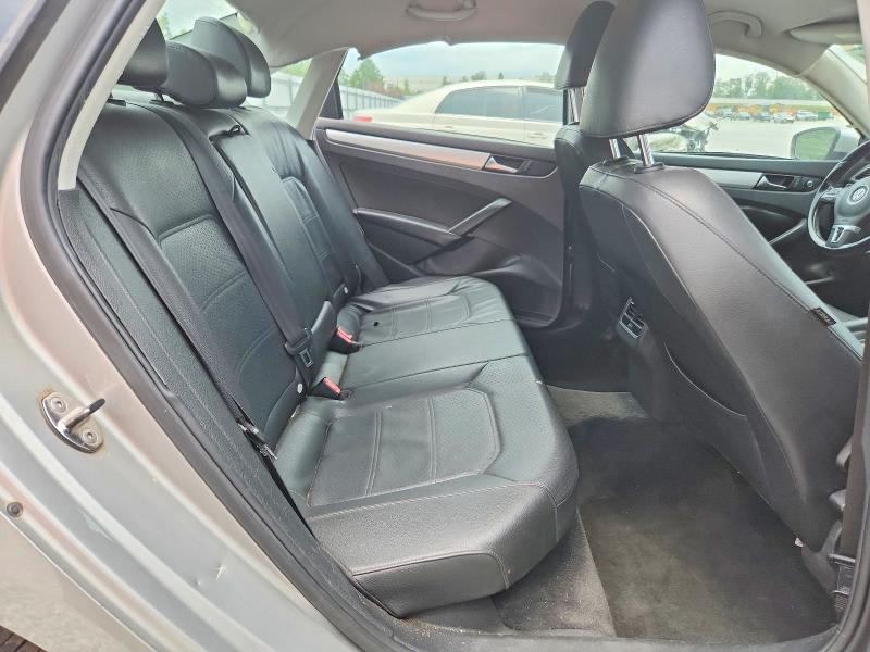 65178076 :رقم المزاد ، 1VWBP7A33DC008374 vin ، 2013 Volkswagen Passat مزاد بيع