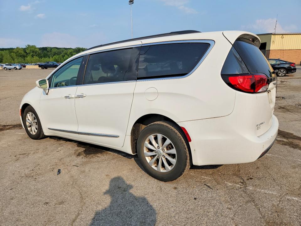 Auction sale of the 2017 Chrysler Pacifica, vin: 2C4RC1BG5HR756911, lot number: 63733326